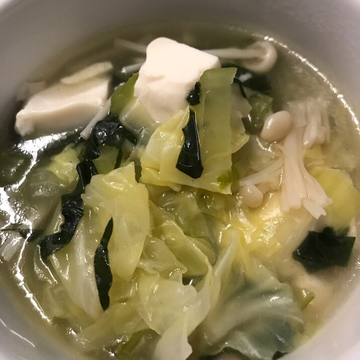 キャベツ、小松菜、えのきの中華スープ